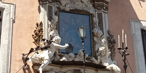 Edicola sacra di piazza di Tor Sanguigna 2 (palazzo Grossi Gondi)