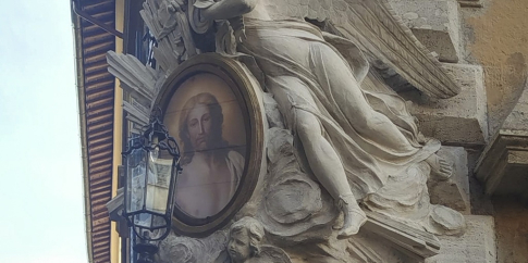 Edicola sacra di via dei Coronari 