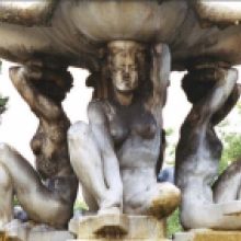 La fontana di piazza dei Quiriti, particolare delle figure femminili La fontana di piazza dei Quiriti, particolare delle figure femminili