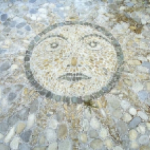 Fontana in piazza Mazzini , particolare della pavimentazione del viale esterno