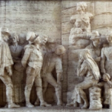 Particolare del bassorilievo con la statua di “Pasquino”