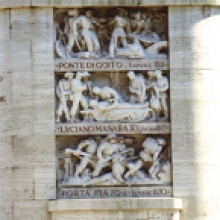 Il basamento, lato sinistro